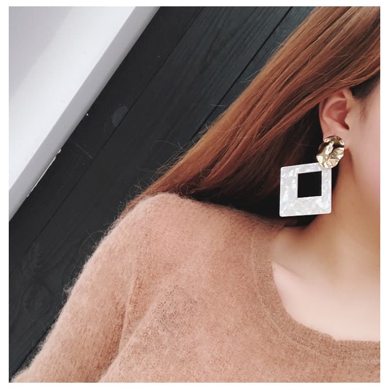 Kolczyki wiszące pearls triangle K1260